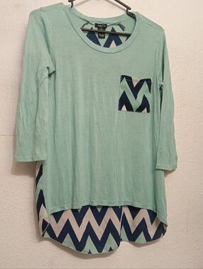 Rue21 Mint & Navy Chevron High-Low Pocket Tee - Size S - EUC